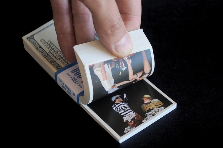 The 10000 dollar flip book